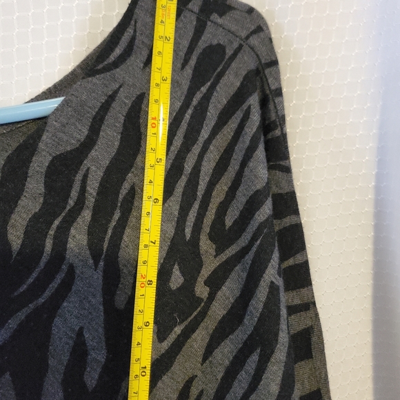 Pretty black/grey A Symmetrical off the shoulder sweater. - Picture 7 of 10